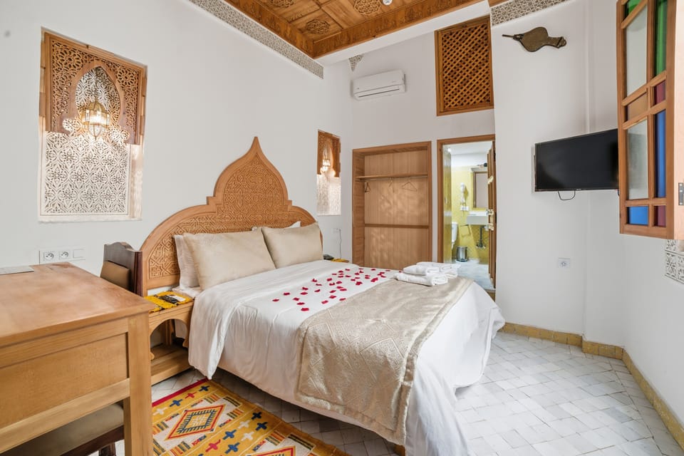 Double or Twin Room | Desk, blackout drapes, cribs (free), WiFi (free)