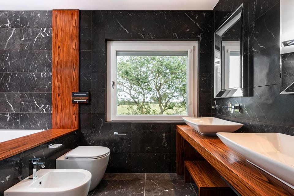 Junior Suite, Jetted Tub | Bathroom | Free toiletries, hair dryer, bidet, towels