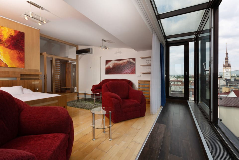 Deluxe Suite | Individually decorated, individually furnished, iron/ironing board