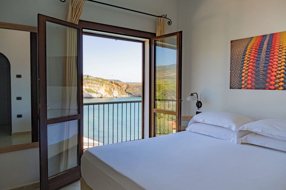 Minibar, in-room safe, desk, free WiFi