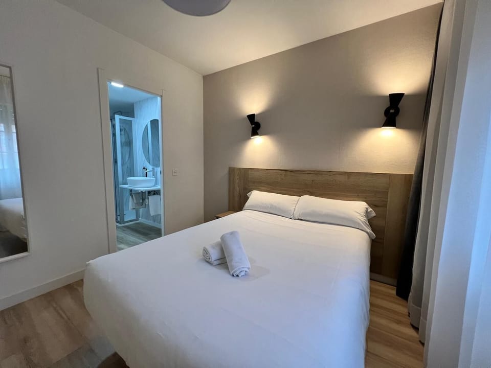 Double Room | Desk, laptop workspace, free WiFi, bed sheets