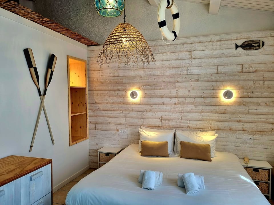 Standard Double Room | Premium bedding, minibar, in-room safe, blackout drapes