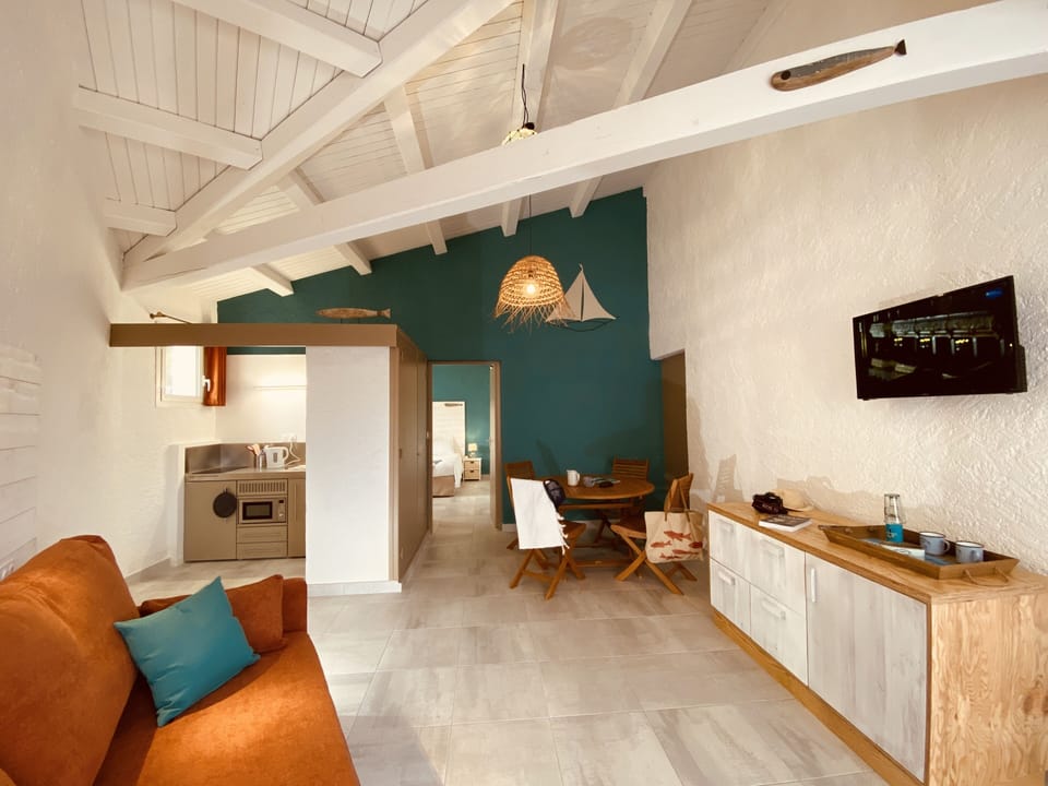 Superior Suite, Kitchenette, Garden View | Premium bedding, minibar, in-room safe, blackout drapes