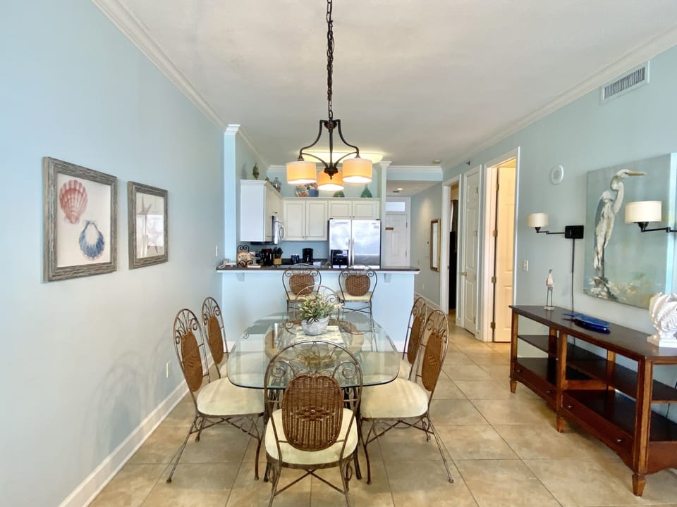 Condo, 2 Bedrooms, Balcony, Beachfront (P403) | In-room dining