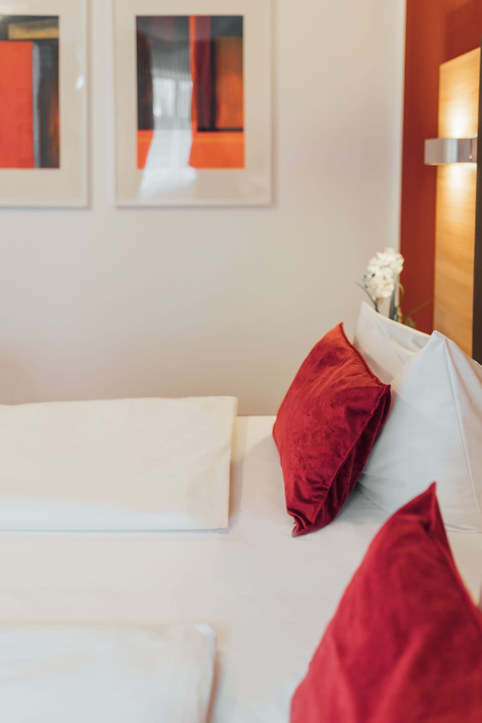 Premium bedding, in-room safe, individually decorated