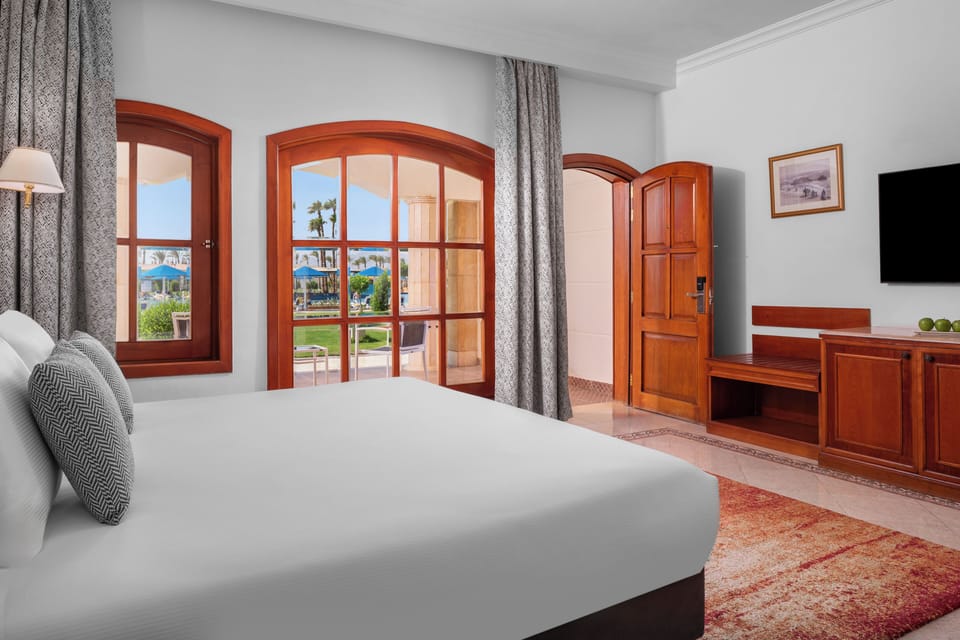 Executive Room | Egyptian cotton sheets, premium bedding, down comforters