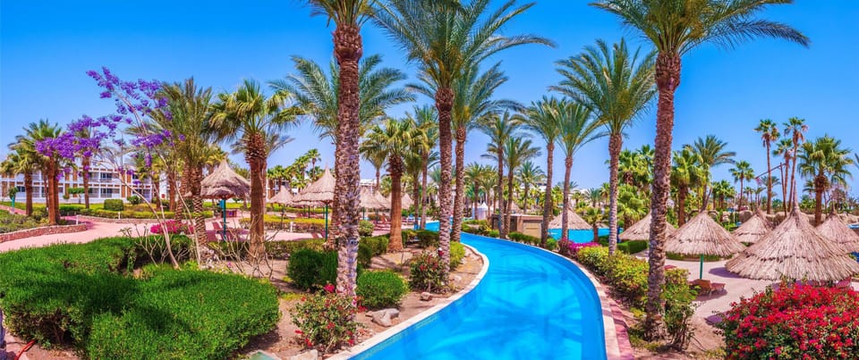 3 outdoor pools, pool umbrellas, sun loungers