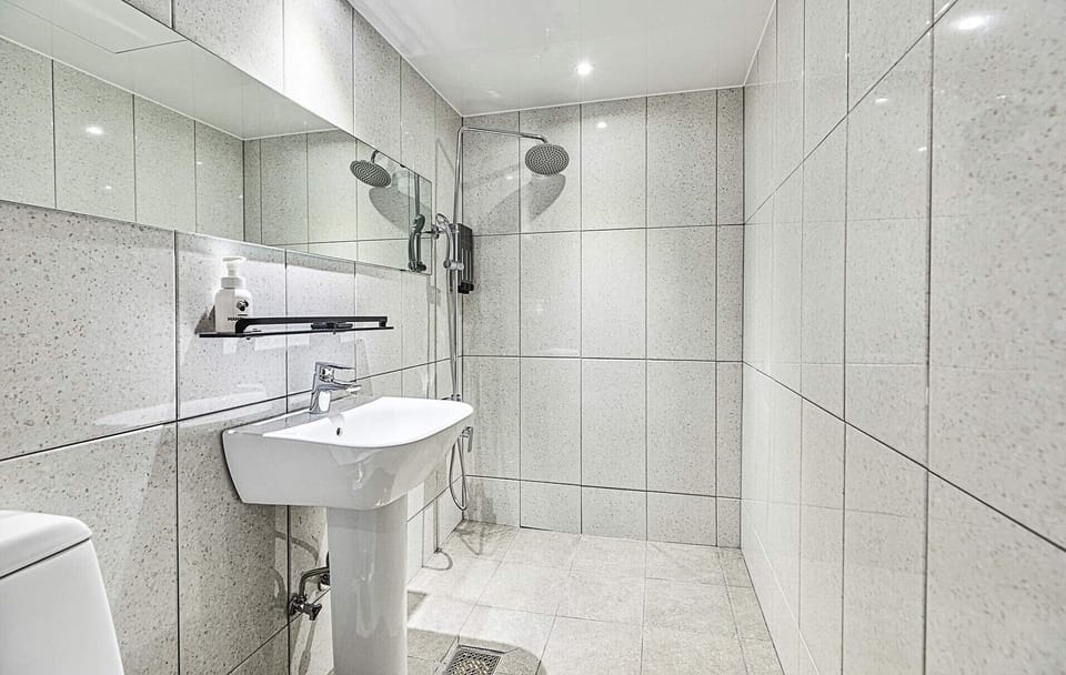 Shower, free toiletries, hair dryer, bathrobes