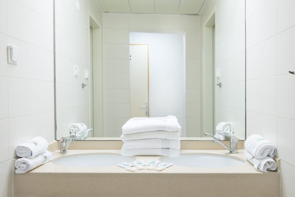 Standard Room | Bathroom sink