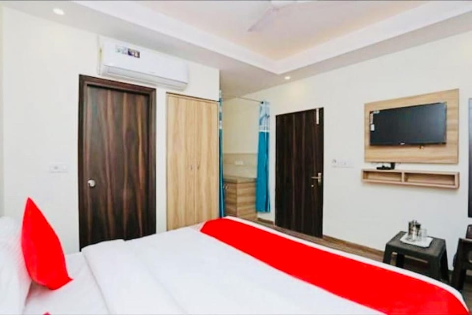 In-room safe, desk, iron/ironing board, free WiFi