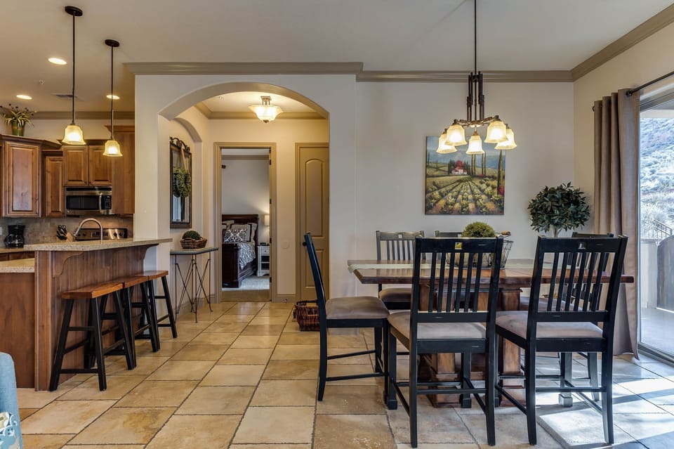 Condo, 3 Bedrooms | Dining