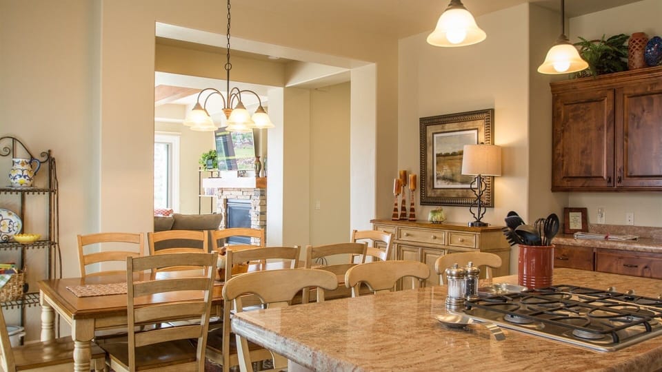 Townhome, 3 Bedrooms | Private kitchen | Fridge, microwave, oven, coffee/tea maker