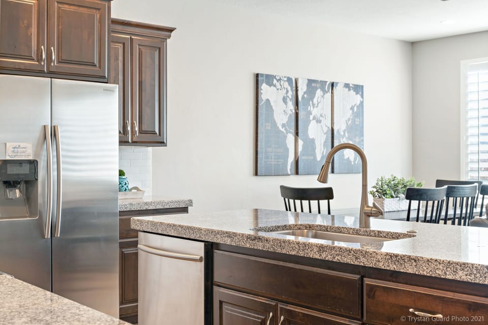 Townhome, 3 Bedrooms | Private kitchen | Fridge, oven, coffee/tea maker, toaster