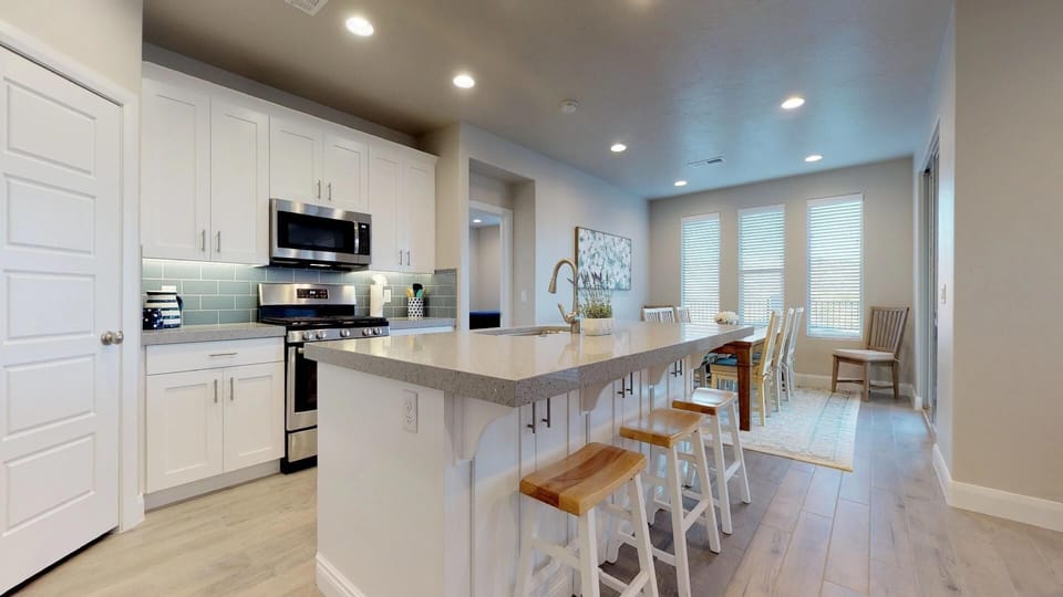 Townhome, 4 Bedrooms | Private kitchen | Coffee/tea maker, fridge, oven, toaster