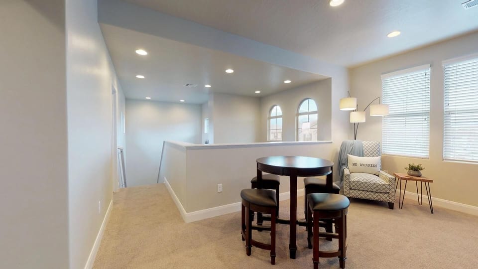 Townhome, 4 Bedrooms | Dining