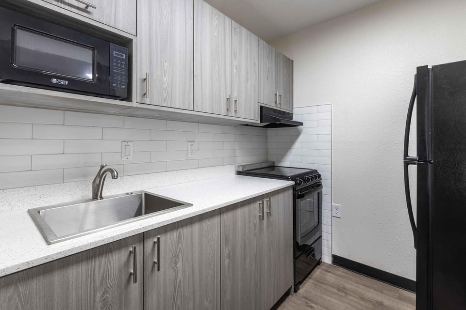 Studio, 1 Queen Bed, Non Smoking | Private kitchen | Fridge, microwave, stovetop, coffee/tea maker