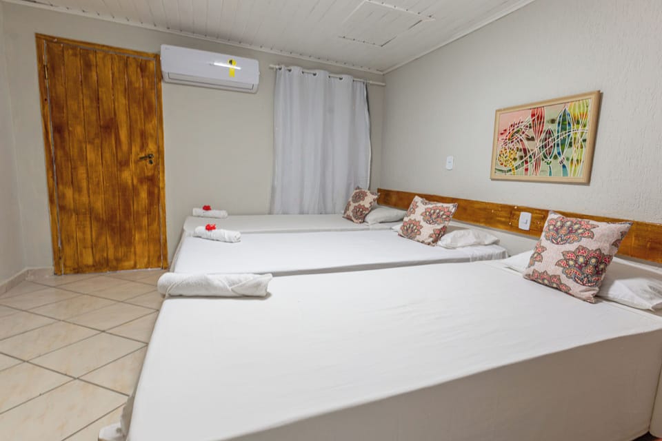 Apto Standard Triplo Twin | Minibar, blackout drapes, free WiFi, bed sheets