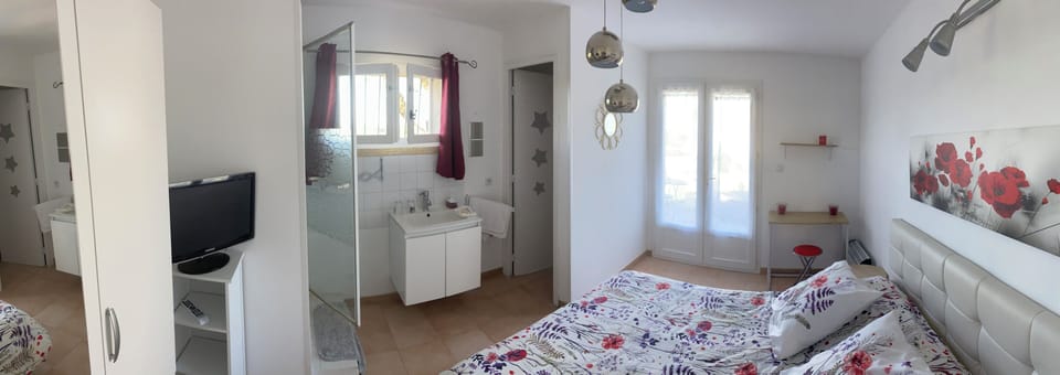 Basic Room | Individually decorated, individually furnished, desk, blackout drapes