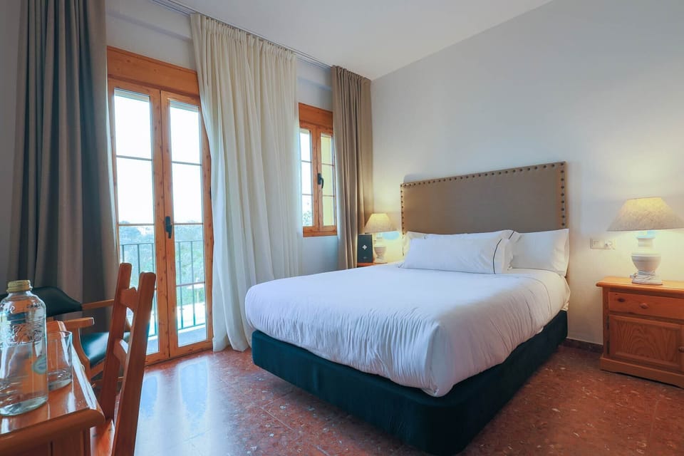 Standard Double Room | In-room safe, desk, free WiFi, bed sheets