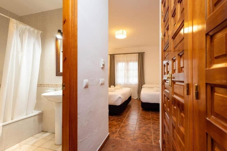 Family Quadruple Room | Minibar, laptop workspace, free WiFi, bed sheets