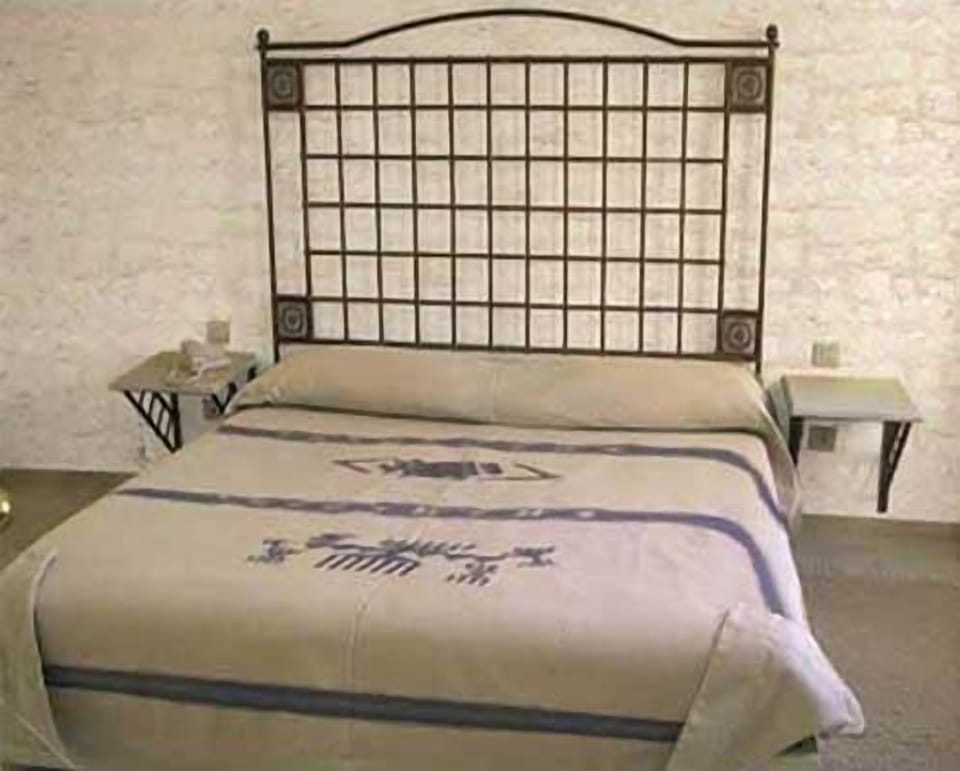 Hypo-allergenic bedding available, pillowtop beds, WiFi (free)