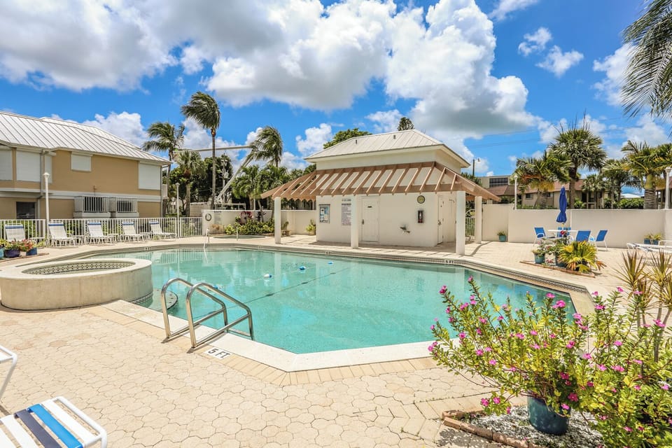 Condo (3 Bedrooms) | Property amenity