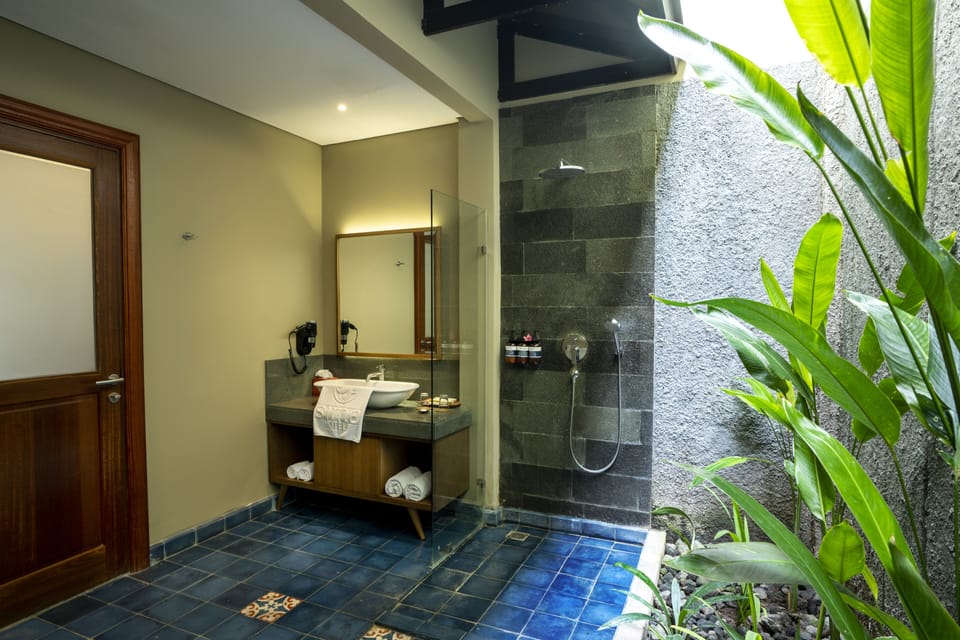 Free toiletries, hair dryer, slippers, bidet