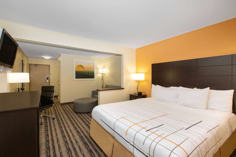 Suite, 1 King Bed, Non Smoking | Premium bedding, desk, blackout drapes, iron/ironing board