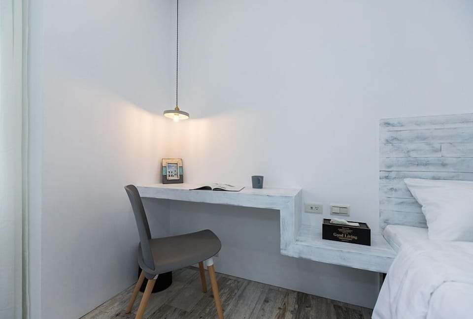 Double Room (NO.1) | Individually furnished, blackout drapes, free WiFi, bed sheets