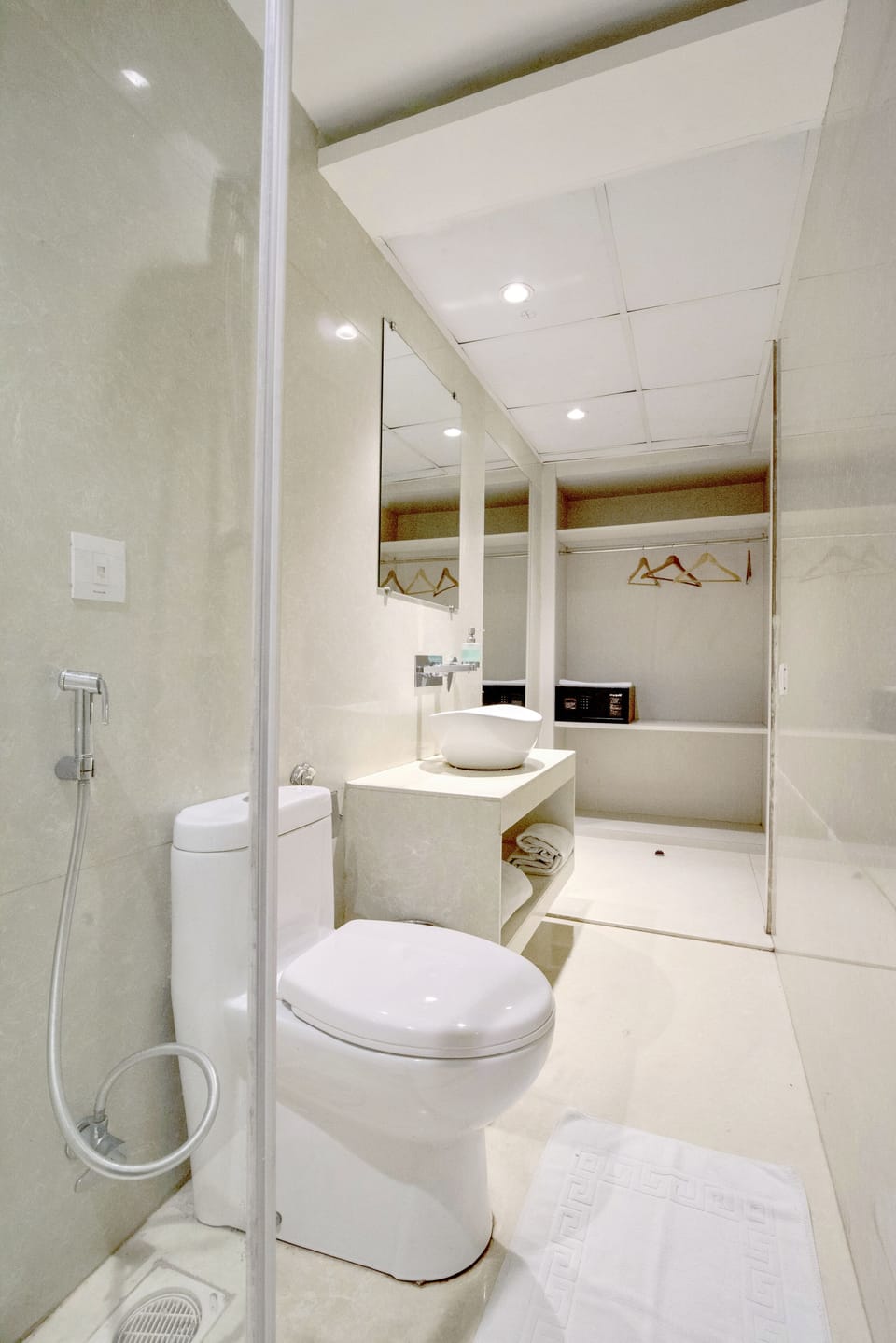 Superior Room, 1 King Bed | Bathroom | Shower, free toiletries, slippers, towels