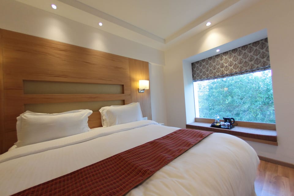 In-room safe, desk, soundproofing, iron/ironing board