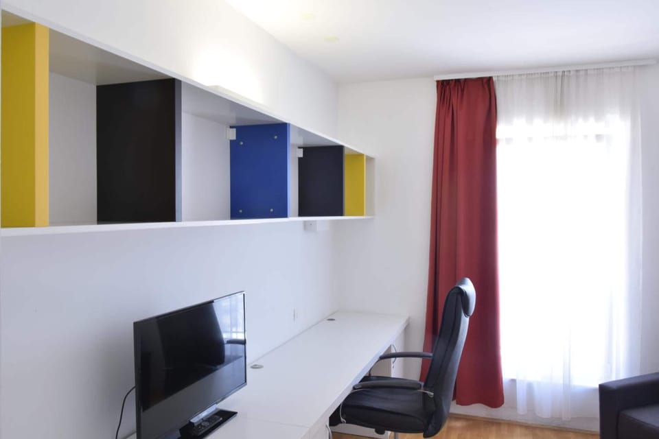 Comfort Single Room | Down comforters, desk, laptop workspace, soundproofing