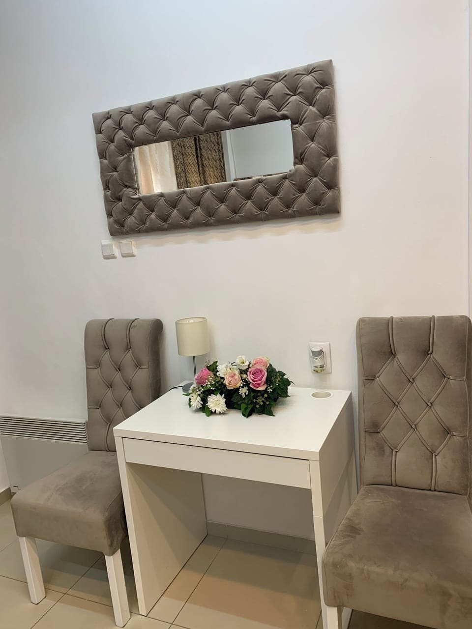 Hypo-allergenic bedding, down comforters, free minibar, desk