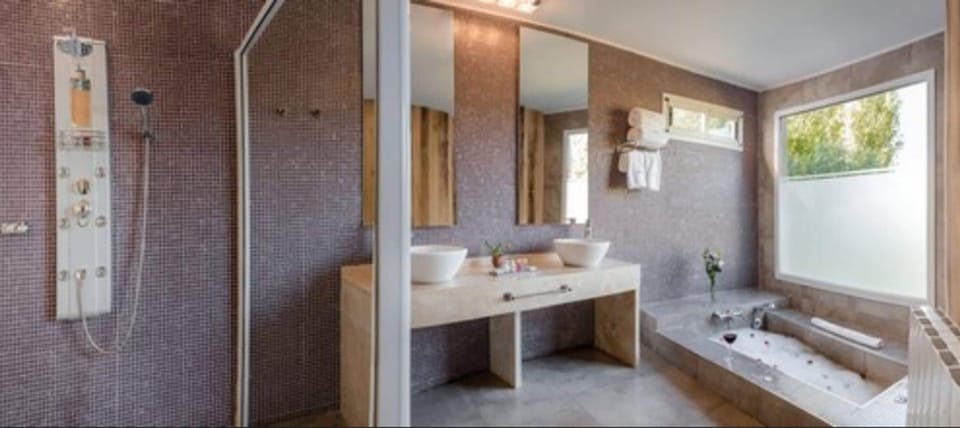 Suite (Cuvee) | Premium bedding, pillowtop beds, in-room safe, desk