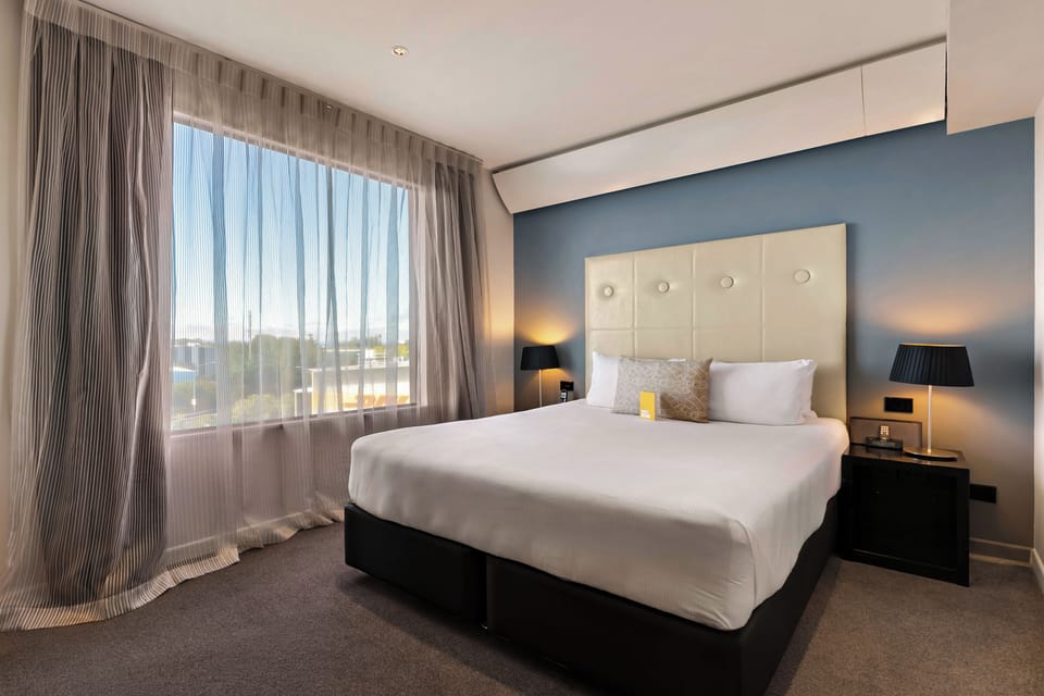Premium Suite | In-room safe, laptop workspace, blackout drapes, iron/ironing board