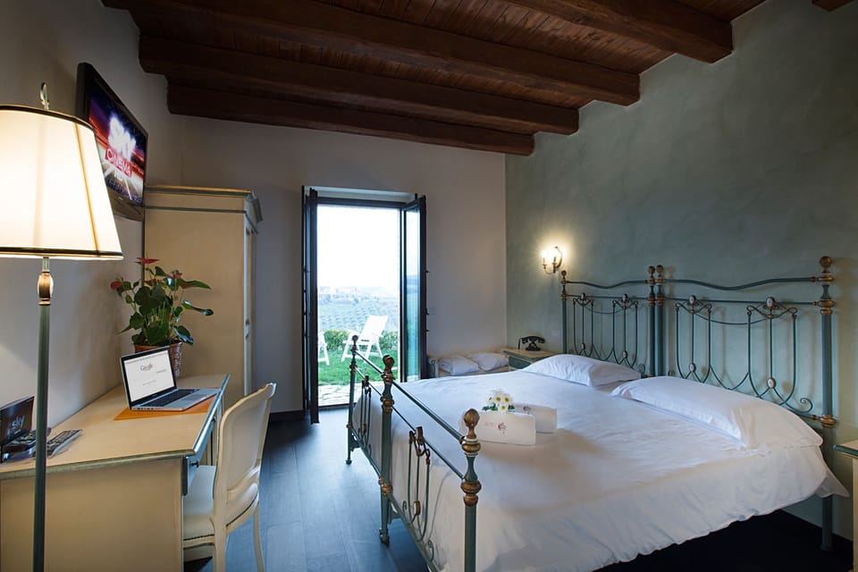 Superior Double Room | Hypo-allergenic bedding, minibar, in-room safe, individually furnished