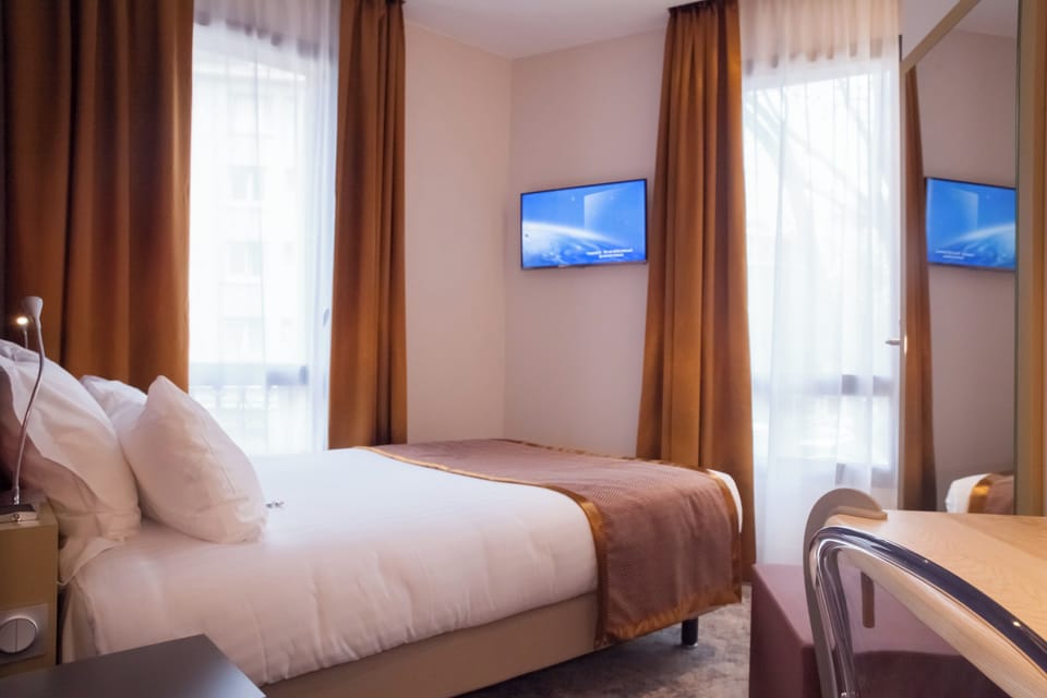 Premium bedding, in-room safe, individually decorated, desk