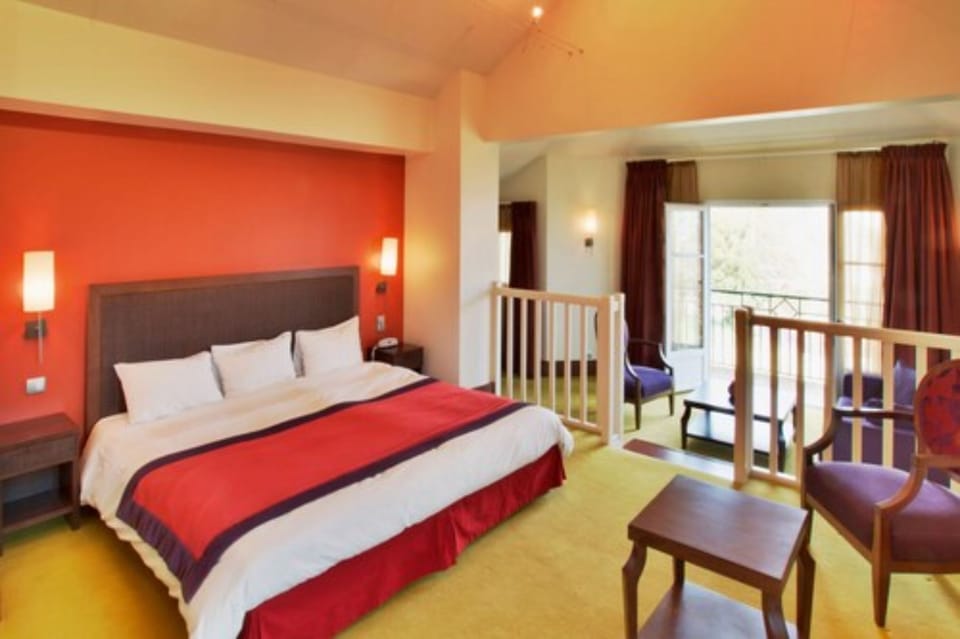 Suite | Desk, soundproofing, iron/ironing board, rollaway beds