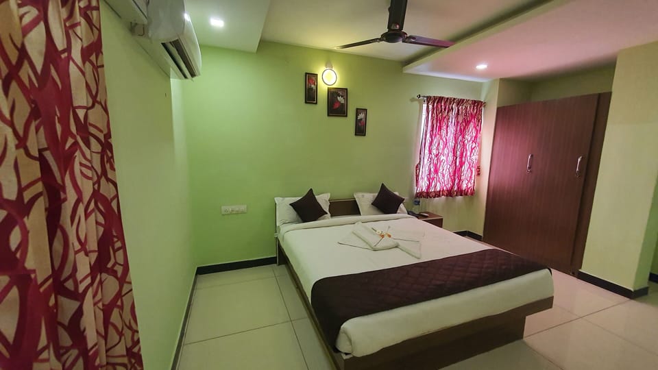 Deluxe Room | Free WiFi, bed sheets