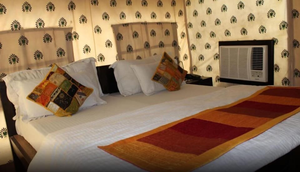 Iron/ironing board (on request), individually furnished, bed sheets