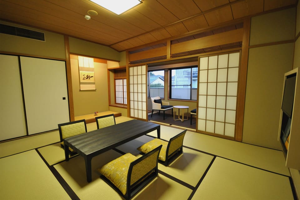 Karaku Suite, Non Smoking | In-room safe, desk, free WiFi