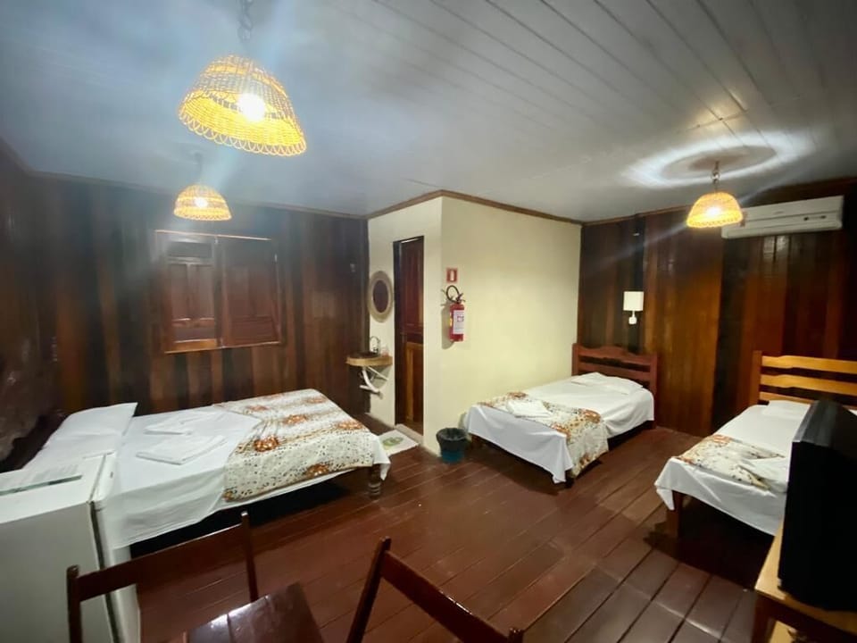 Quadruple Room | Minibar, free WiFi, bed sheets