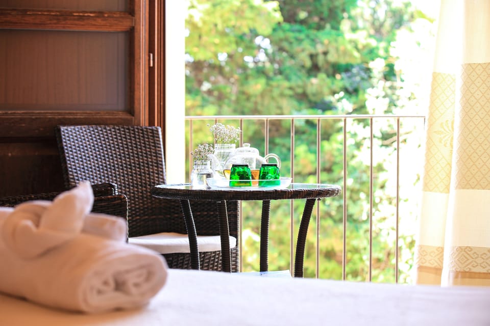 1 bedroom, Egyptian cotton sheets, down comforters, minibar