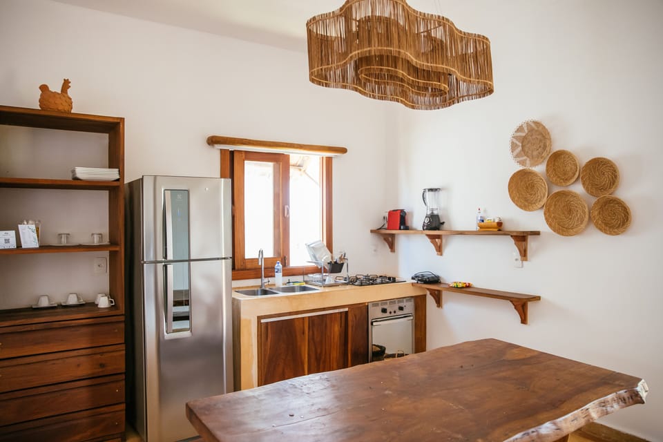 Casa Coqueiro | Minibar, in-room safe, desk, blackout drapes