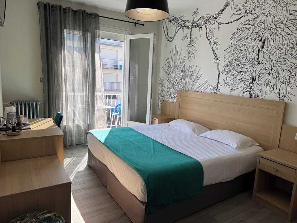 Superior Double Room, Balcony | Premium bedding, desk, soundproofing, iron/ironing board
