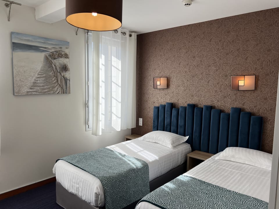 Twin Room | Premium bedding, desk, soundproofing, iron/ironing board