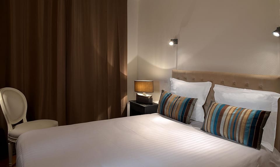 Desk, blackout drapes, free WiFi, bed sheets