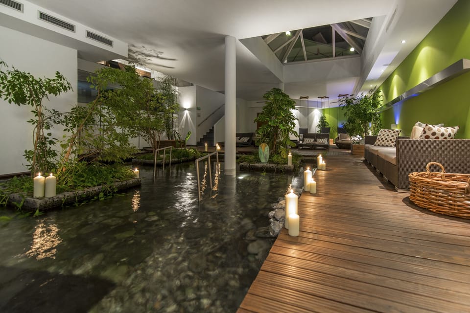 Couples treatment rooms, sauna, steam room, body treatments