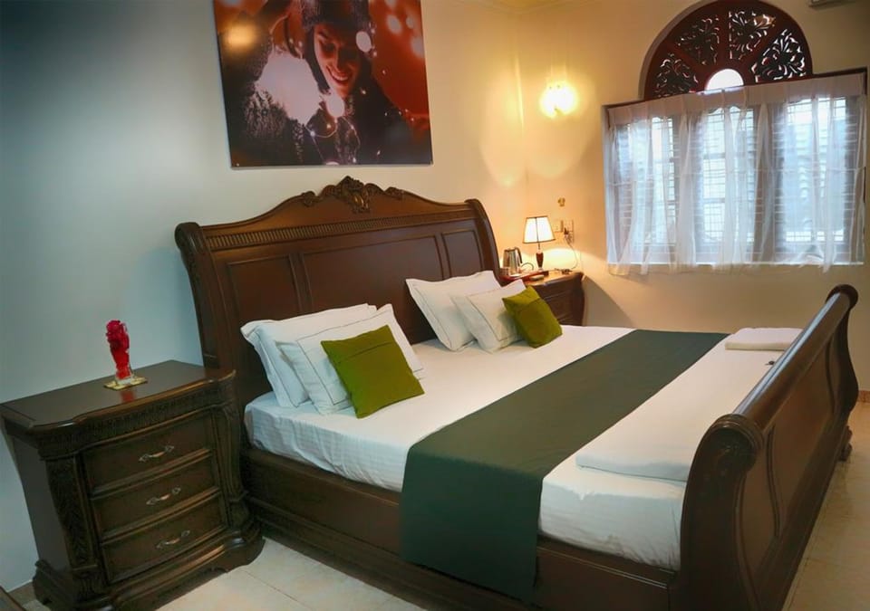 Blackout drapes, iron/ironing board, free WiFi, bed sheets