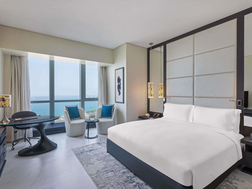 Luxury Room - 1 King Bed, Sea View, Free Beach/Attractions Shuttle | Premium bedding, minibar, in-room safe, individually decorated